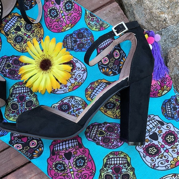 🌺 BETSEY JOHNSON w/COLORFUL Tassel Sandals Sz 9.5 - Picture 5 of 10